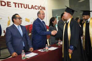 Titular de la SEPH entreg&oacute; t&iacute;tulos a egresados de la UTTT