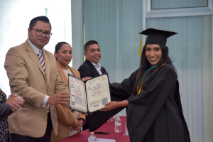 Entrega UNIDEH 28 títulos profesionales a egresados de licenciatura y maestría