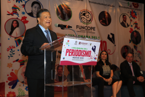 Julio Menchaca participa en la 8va Semana del Periodismo