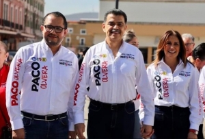 Arranca campa&ntilde;a&nbsp; Francisco Olvera en el reloj monumental de Pachuca arropado por las dirigencias del PRI, PAN y PRD y de la militancia