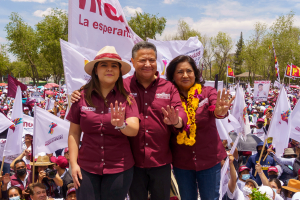 Corona Menchaca exitosa campaña electoral ante 30 mil personas en la Plaza Juárez de Pachuca