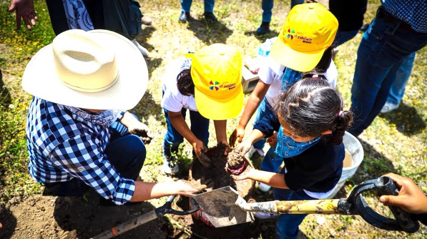 Iniciativa Cadena de Amor del DIF Hidalgo acerca a niñas y niños de atención prioritaria al campo