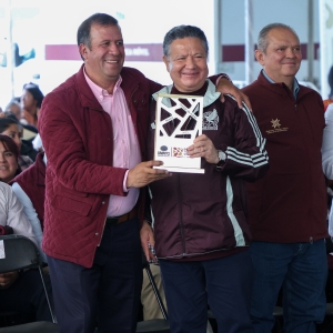 Trabajamos para emparejar el piso: Julio Menchaca&nbsp;