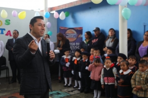 ARRANCA ALCALDE RAÚL CAMACHO BAÑOS, ENTREGA DE ZAPATOS ESCOLARES EN PRESCOLARES