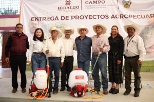 Entregan apoyos agropecuarios en Valle del Mezquital