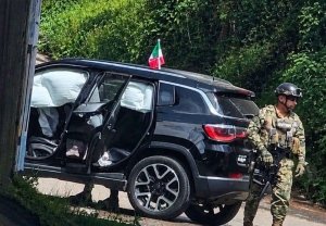 Roban camioneta y desatan persecuci&oacute;n