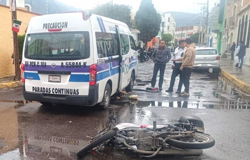 Accidente entre motocicleta y colectiva deja un muerto