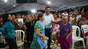 Alfredo San Rom&aacute;n celebra y reconoce a las madres huejutlenses en su d&iacute;a