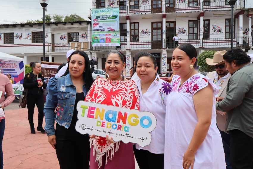 Reciben artesanas hidalguenses reconocimiento por récord Guinness
