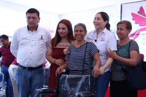 Despacho del Gobernador entrega medicamentos y ayudas funcionales en Huejutla