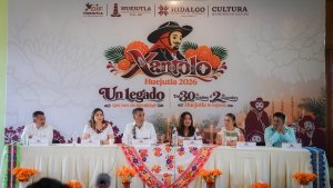 Alfredo San Rom&aacute;n encabeza primera ofrenda previa al Xantolo