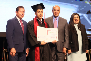 Natividad Castrej&oacute;n entreg&oacute; certificados a egresados del CECyTEH, plantel Omitl&aacute;n e Ixmiquilpan