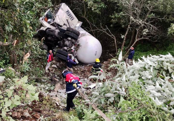 Bomberos llevan a cabo labores de auxilio en Pachuca y Mineral del Monte 