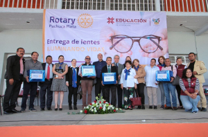 SEPH y Club Rotario Pachuca Plata entregan 246 lentes a estudiantes de Mineral del Chico