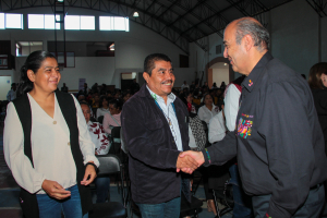 SEPH entrega apoyos educativos en Tenango de Doria