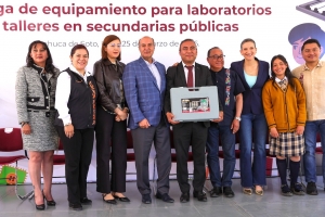 Natividad Castrej&oacute;n entrega equipamiento a secundarias y laboratorios de ciencias