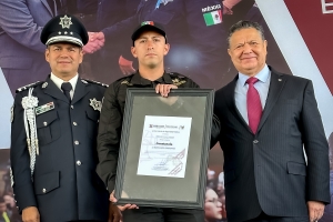 Reconoce Menchaca Salazar esfuerzo y compromiso&nbsp;de las y los polic&iacute;as hidalguenses