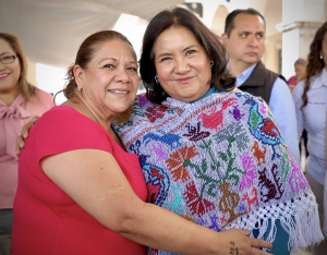 DIF Hidalgo entrega 2 mil cobijas en Actopan como parte de su compromiso con las familias m&aacute;s vulnerables