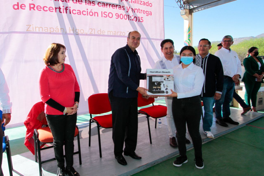 Comunidad educativa de escuelas de la Sierra Gorda recibi&oacute; beneficios durante gira de trabajo de Natividad Castrej&oacute;n