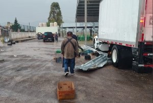 Tormenta provoca da&ntilde;os en central de abastos de Actopan