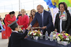 El titular del IHE acompa&ntilde;a a su graduaci&oacute;n a ni&ntilde;as y ni&ntilde;os del preescolar Ma. Luisa Ross Landa