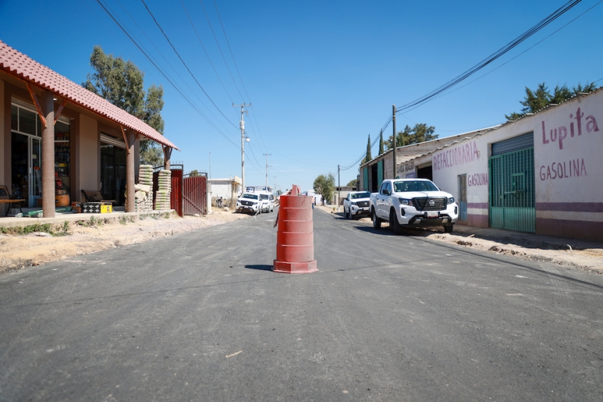 Julio Menchaca verificó avance de obra pública en Acatlán