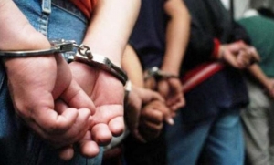 Aseguran a personas por portación ilegal de arma