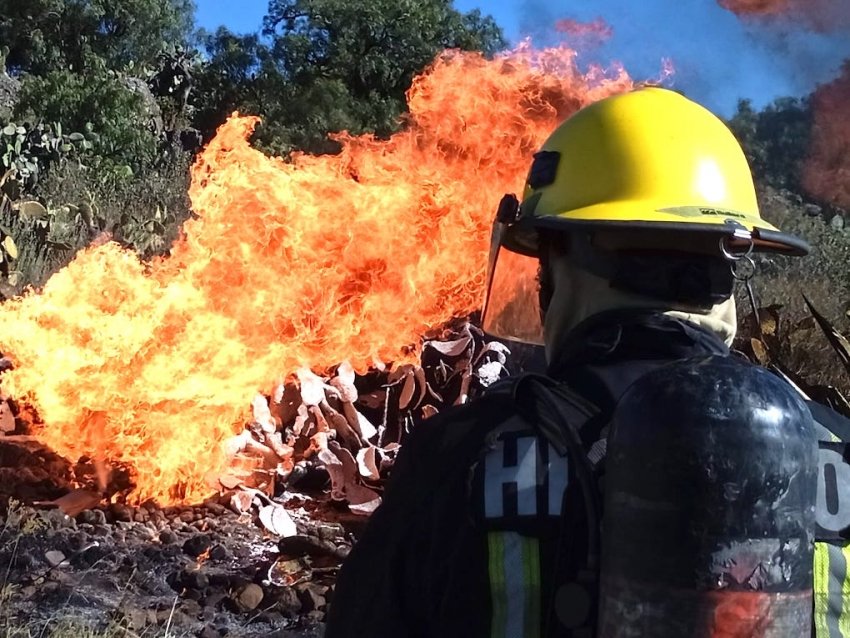 Incendio durante inhabilitación de toma clandestina en Epazoyucan