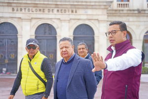 Supervisan avances en la remodelaci&oacute;n de la Plaza Ju&aacute;rez