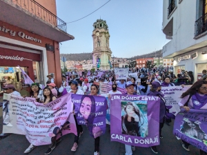Mujeres marchan para conmemorar el día internacional de la mujer para exigir justicia”