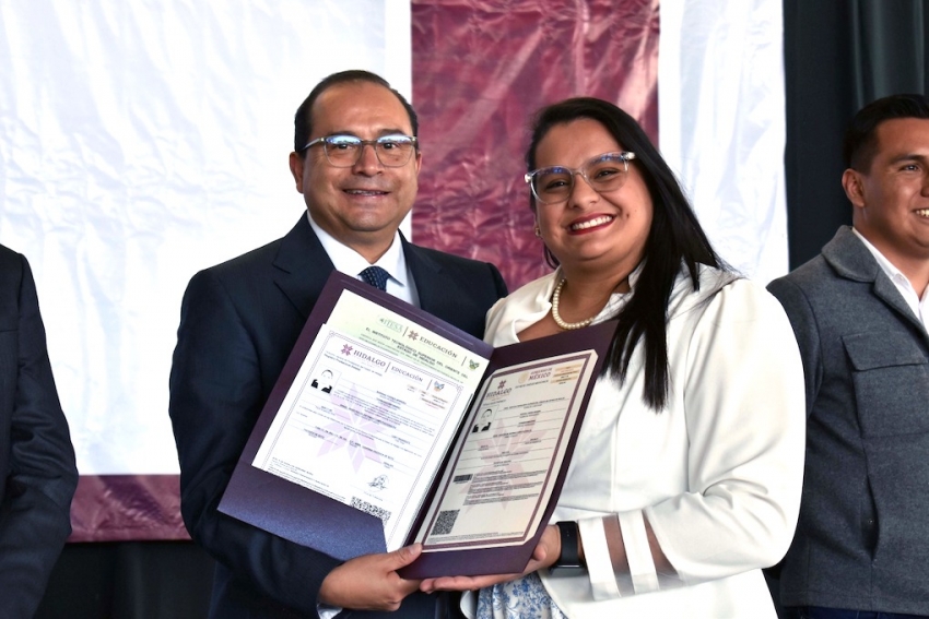 ITESA entrega títulos y cédulas profesionales a 410 egresados