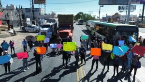 Beneficiarios de cl&iacute;nica de hemodi&aacute;lisis protestan contra su reubicaci&oacute;n