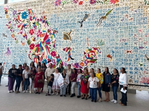 Gran interés despertó exhibición del tenango más grande del mundo