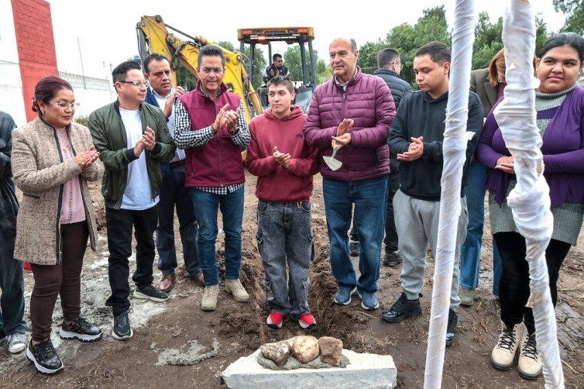Coloca Natividad Castrejón primera piedra del Bachillerato Nacional “Margarita Maza” en Mineral de la Reforma