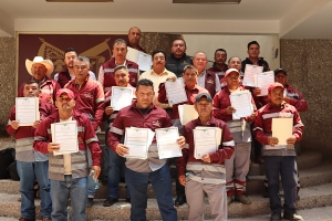 Reciben trabajadores certificados de educaci&oacute;n primaria y secundaria
