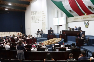 Congreso del Estado reconoce a las y los maestros hidalguenses por su trabajo a favor de la educación