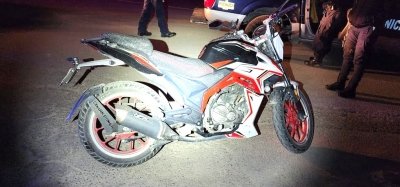 Polic&iacute;a de Pachuca recupera motocicleta con reporte de robo