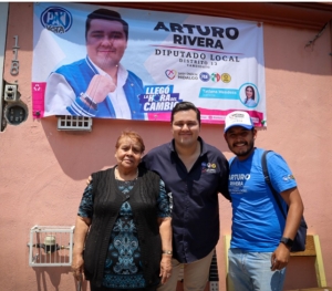 Arturo Rivera Cruz, a diputado local por el distrito 13 visit&oacute; a vecinos de treintena colonias y 15 barrios.