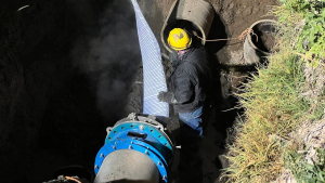 Supervisan labores para la rehabilitaci&oacute;n de un tramo m&aacute;s del acueducto T&eacute;llez