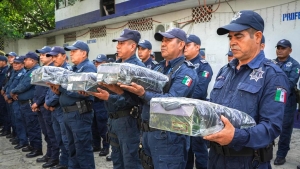 Huejutla fortalece a su polic&iacute;a municipal con entrega de equipo t&aacute;ctico