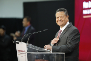 &iexcl;Con el pueblo todo, sin el pueblo nada! Julio Menchaca presenta Plan Estatal de Desarrollo