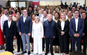 Julio Menchaca toma protesta al nuevo presidente de la Asociaci&oacute;n de Alcaldes del Estado de Hidalgo