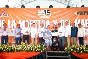 Magisterio de la Huasteca Hidalguense celebra su d&iacute;a con reconocimiento a la labor docente