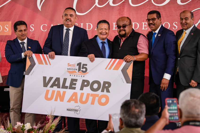 Trabaja Menchaca Salazar&nbsp;en la transformaci&oacute;n del sector educativo