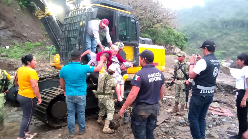 Refuerza gobierno de Hidalgo apoyo a familias de Tianguistengo ante estas lluvias