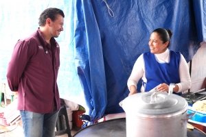 Miguel Tello contin&uacute;a recorriendo Pachuca junto a la gente