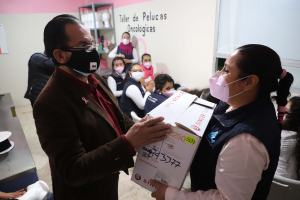VOLUNTARIADO DE SSH PONE EN MARCHA TALLER DE PELUCAS ONCOL&Oacute;GICAS