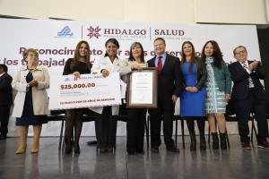 Gobernador de Hidalgo reconoce trayectoria&nbsp;y compromiso del personal de salud