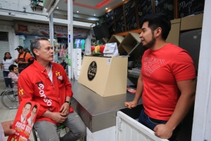 Vigilará Adolfo Pontigo que se den soluciones a demandas de comerciantes del Mercado Revolución