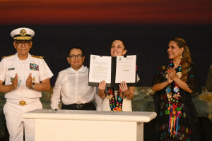 Se firma decreto para la creaci&oacute;n del centro integral para el programa "Acapulco Se Transforma Contigo"